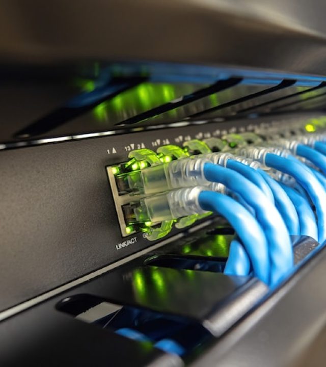 interruptor-red-cable-ethernet-conectan-al-sistema-informatico_51126-384